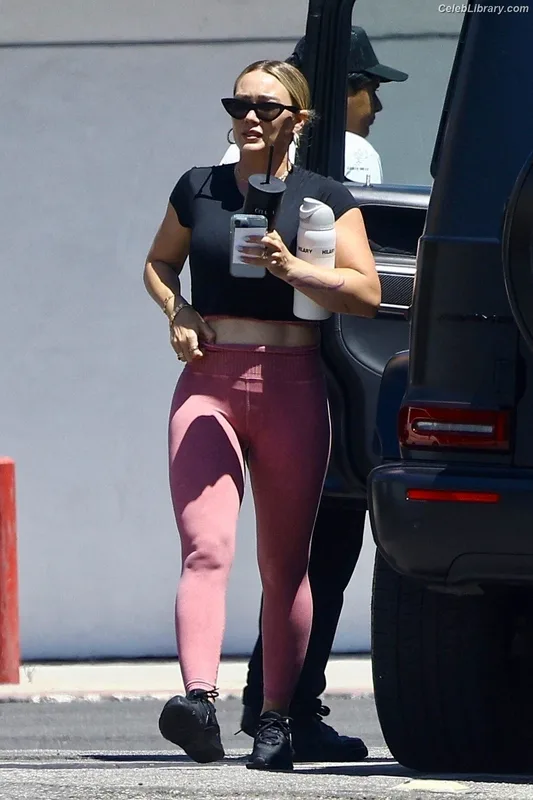 Hilary Duff photo 17 of 1414