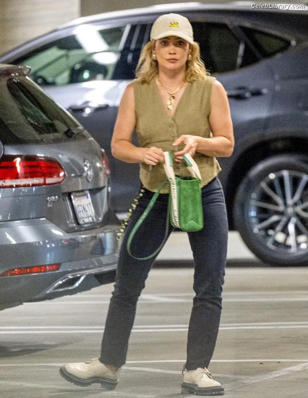Hilary Duff photo 12 of 1414