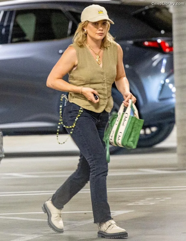 Hilary Duff photo 16 of 1414