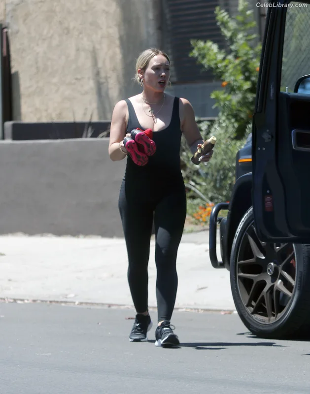 Hilary Duff photo 18 of 1414