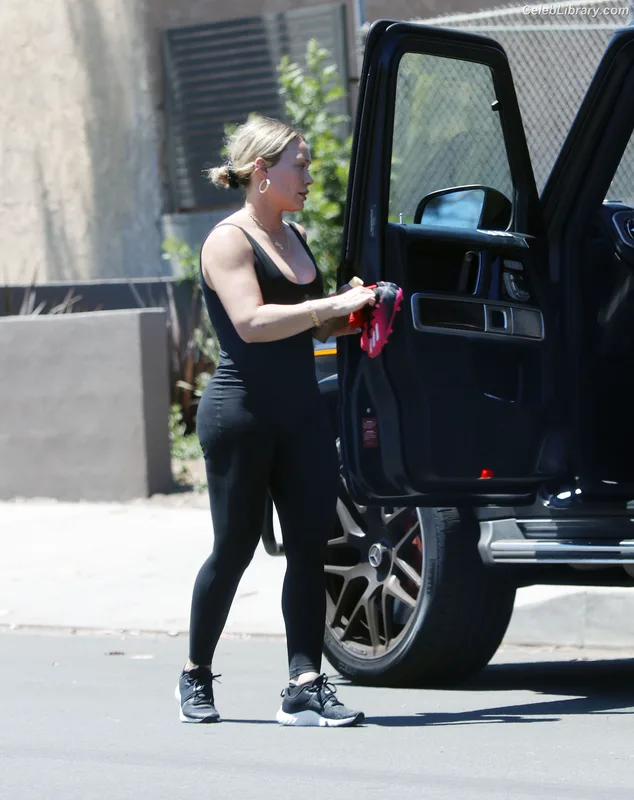 Hilary Duff photo 21 of 1414