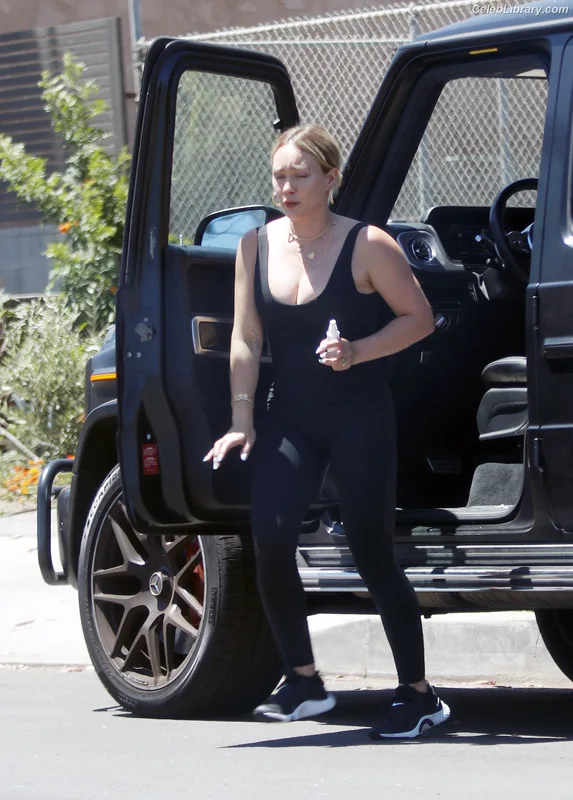 Hilary Duff photo 4 of 1414