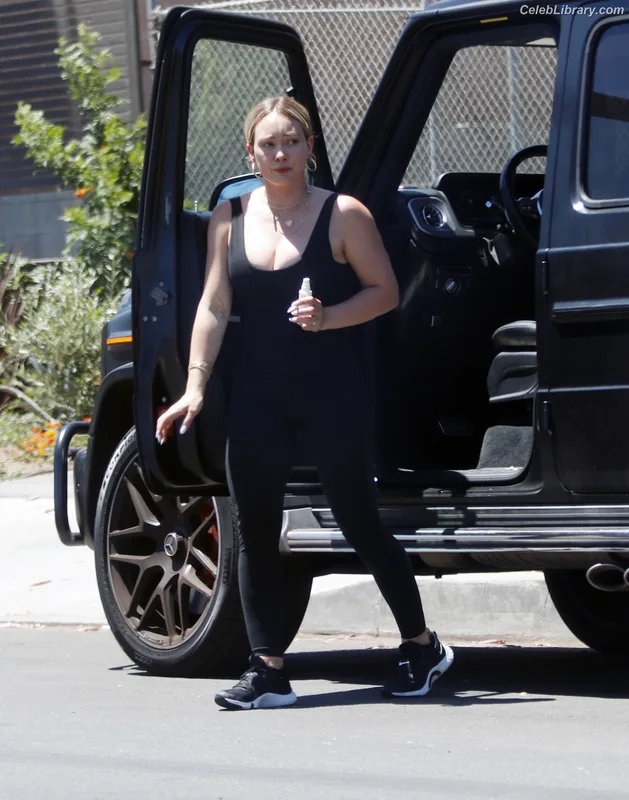 Hilary Duff photo 5 of 1414