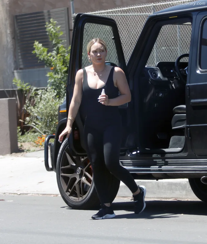 Hilary Duff photo 6 of 1414