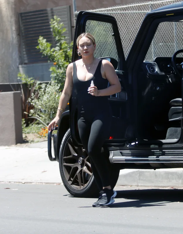 Hilary Duff photo 7 of 1414