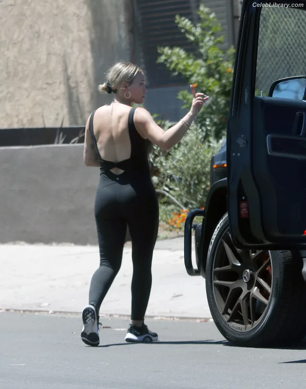 Hilary Duff photo 8 of 1414
