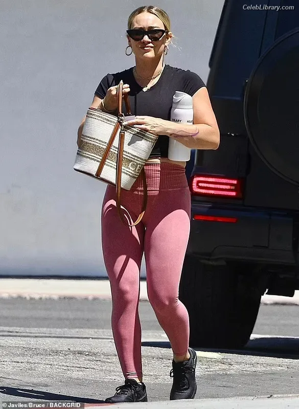 Hilary Duff photo 9 of 1414
