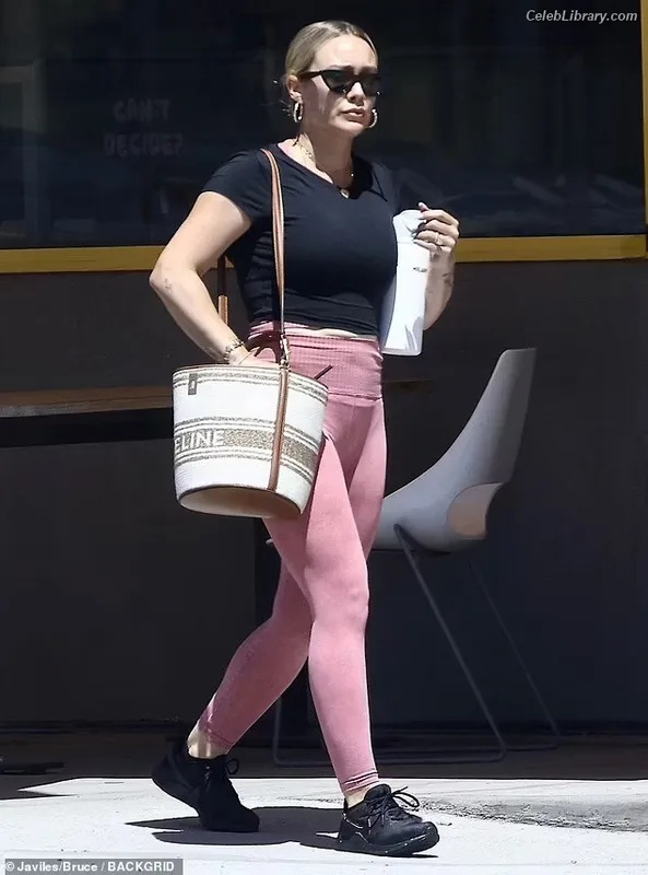 Hilary Duff photo 11 of 1414
