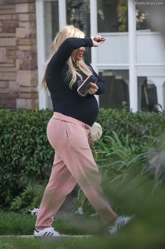 Hilary Duff photo 21 of 1414