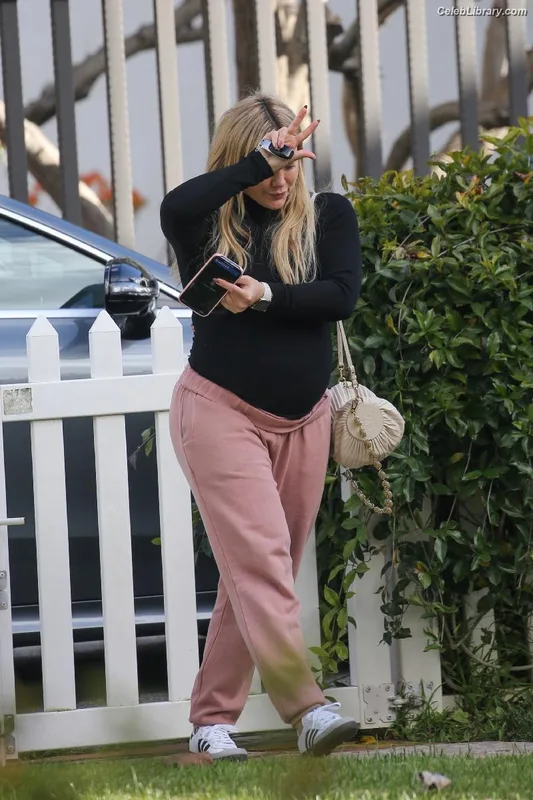 Hilary Duff photo 1 of 1414