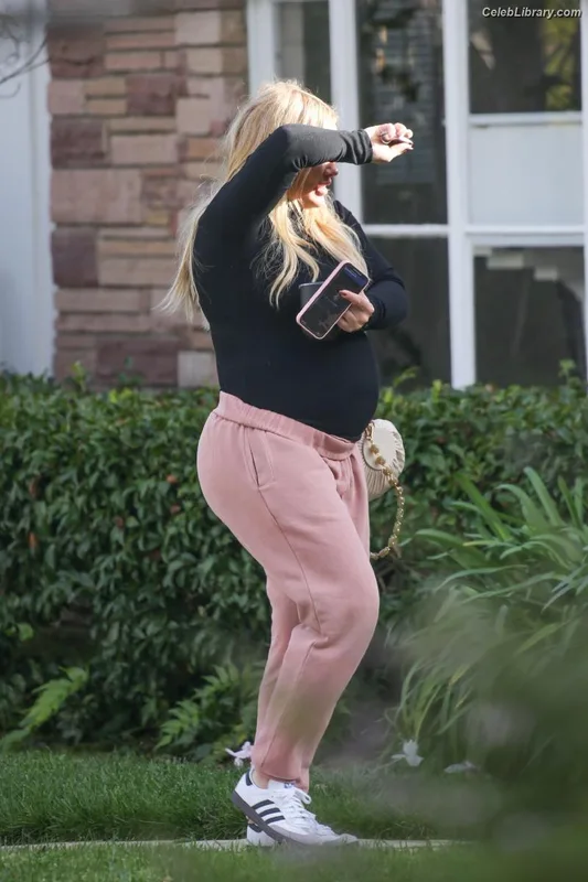 Hilary Duff photo 2 of 1414