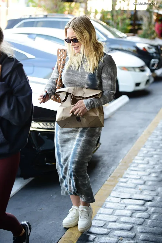 Hilary Duff photo 5 of 1414