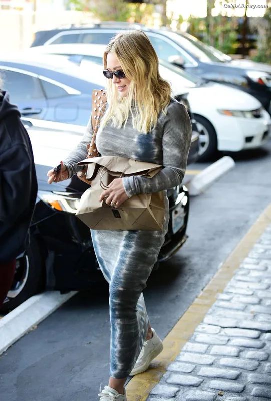 Hilary Duff photo 6 of 1414