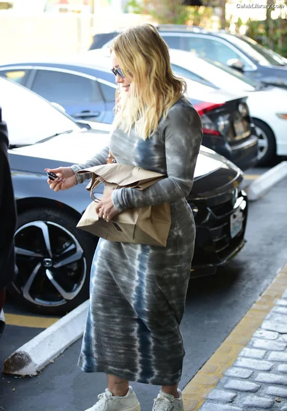 Hilary Duff photo 8 of 1414