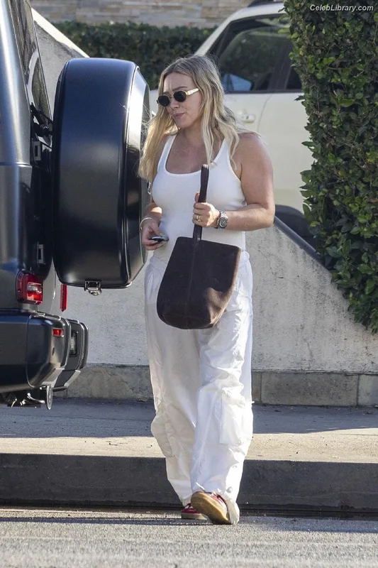 Hilary Duff photo 13 of 1414