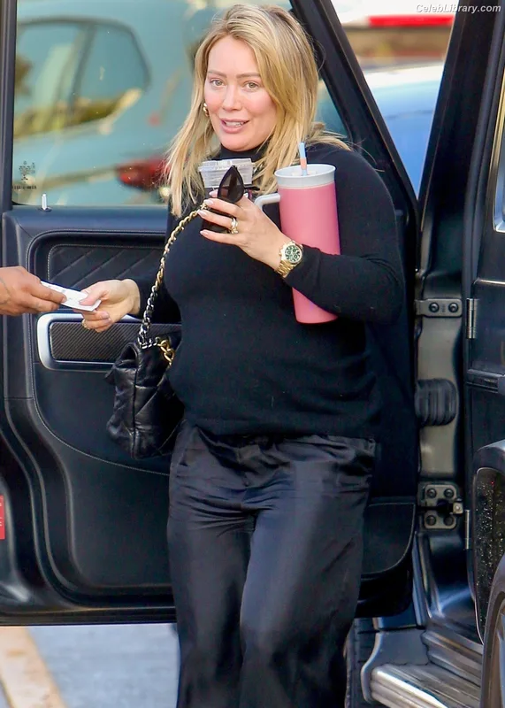 Hilary Duff photo 22 of 1414