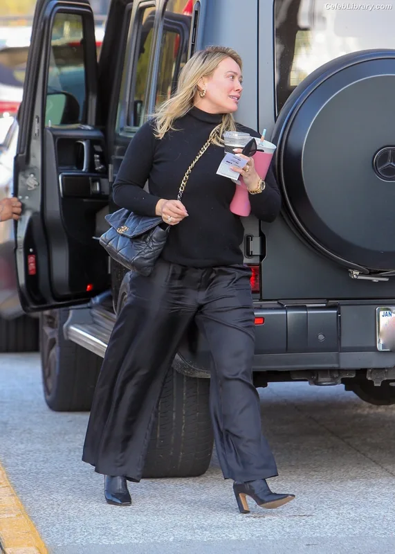 Hilary Duff photo 24 of 1414