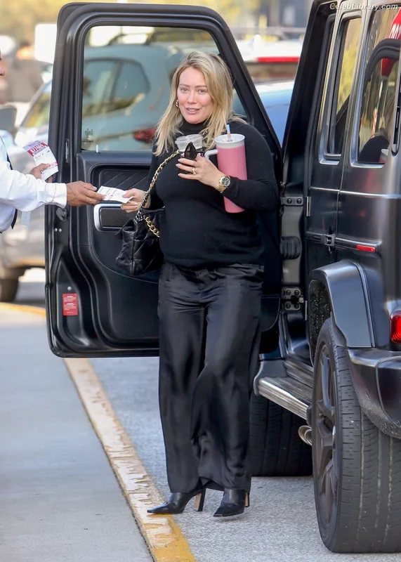 Hilary Duff photo 2 of 1414