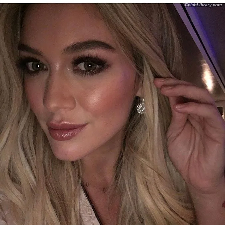 Hilary Duff photo 3 of 1414