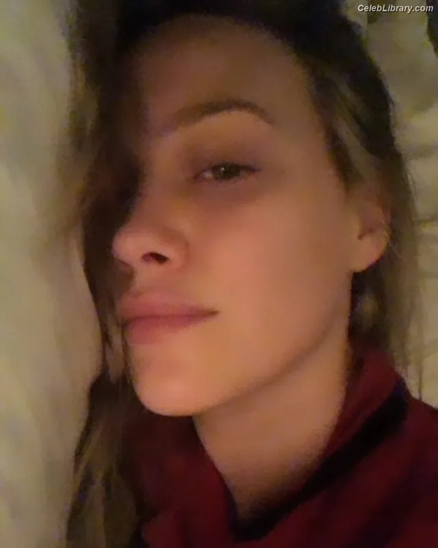 Hilary Duff photo 6 of 1414