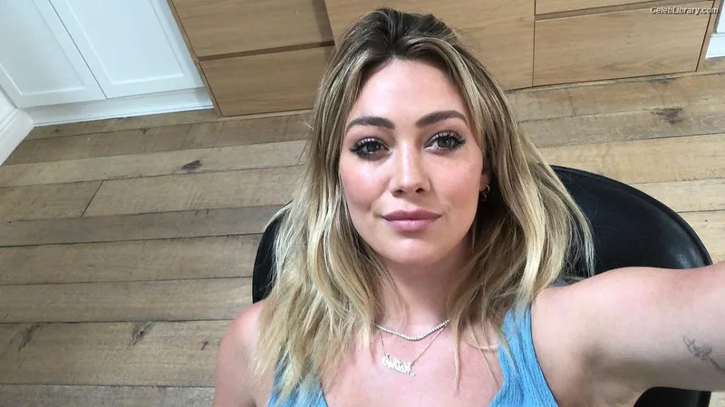 Hilary Duff photo 8 of 1414
