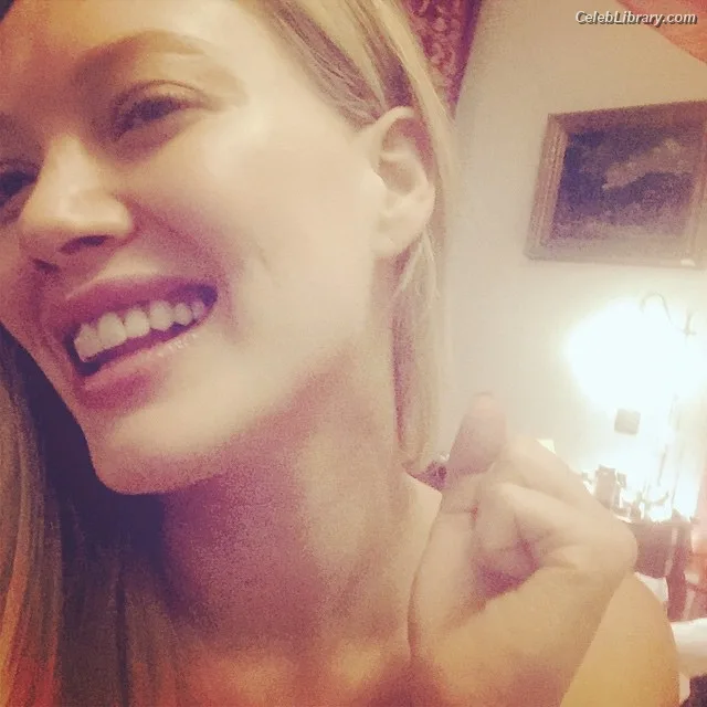 Hilary Duff photo 11 of 1414