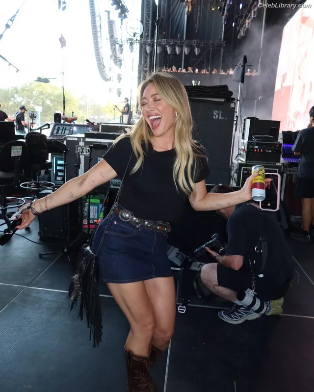 Hilary Duff photo 12 of 1414