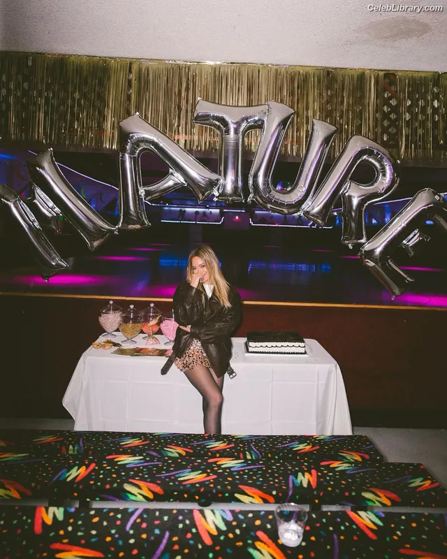 Hilary Duff photo 17 of 1414
