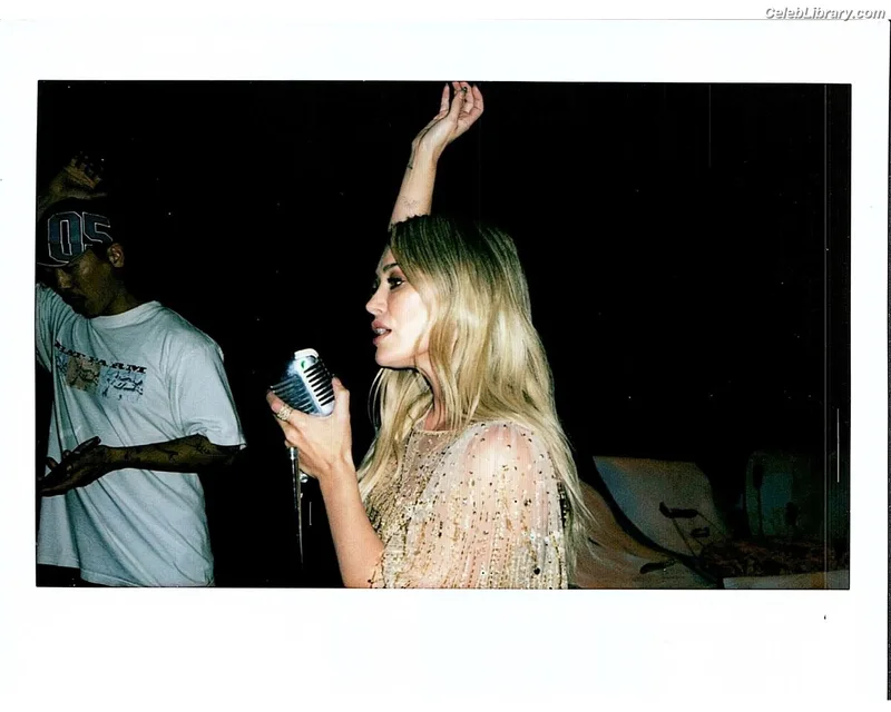 Hilary Duff photo 24 of 1414