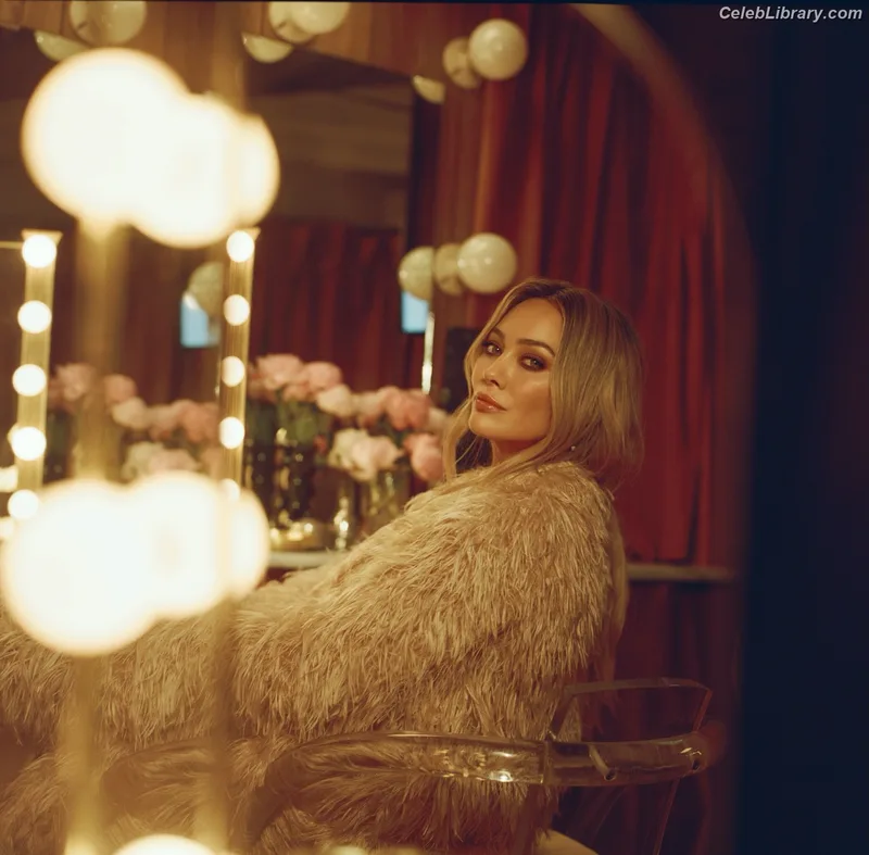 Hilary Duff photo 4 of 1414