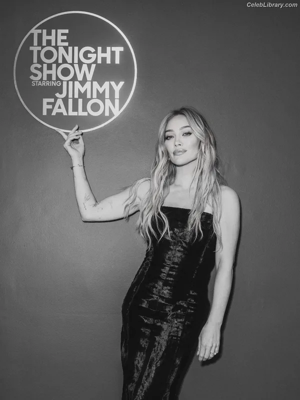 Hilary Duff photo 5 of 1414