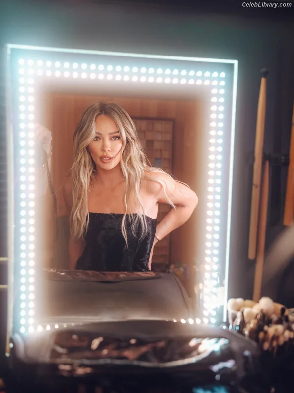 Hilary Duff photo 7 of 1414