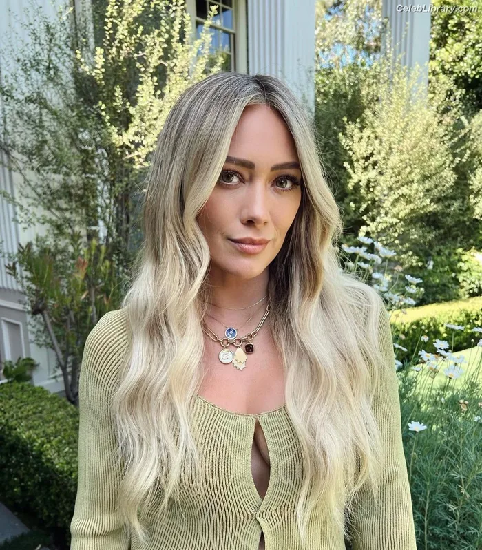 Hilary Duff photo 9 of 1414