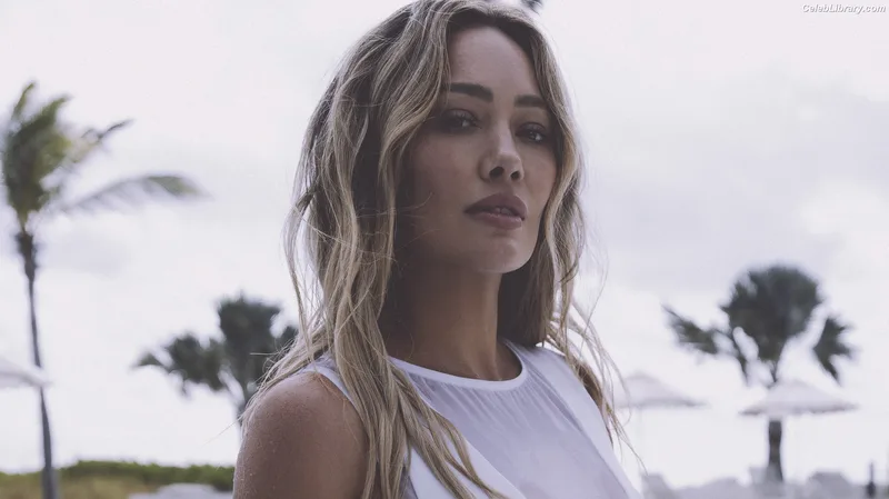 Hilary Duff photo 4 of 1414