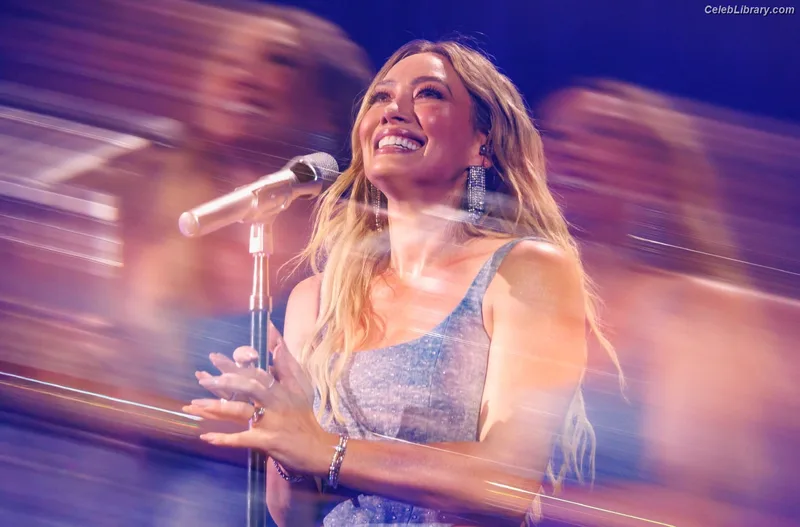 Hilary Duff photo 7 of 1414
