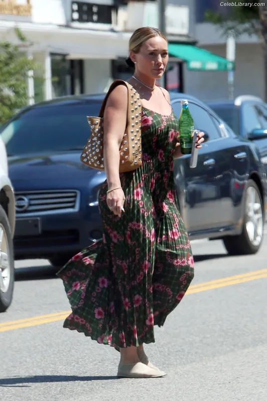 Hilary Duff photo 16 of 1414