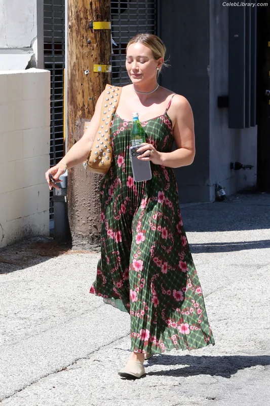 Hilary Duff photo 17 of 1414