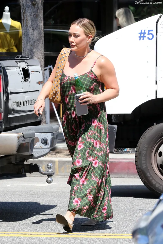 Hilary Duff photo 18 of 1414