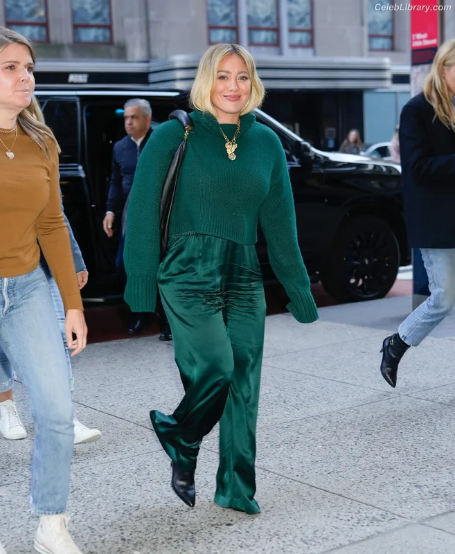 Hilary Duff photo 21 of 1414
