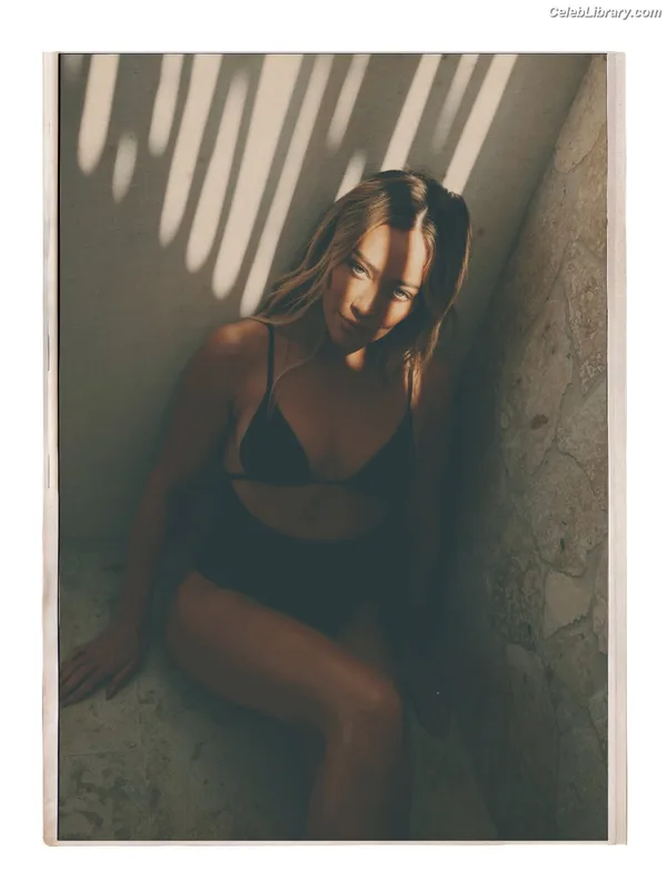 Hilary Duff photo 9 of 1414