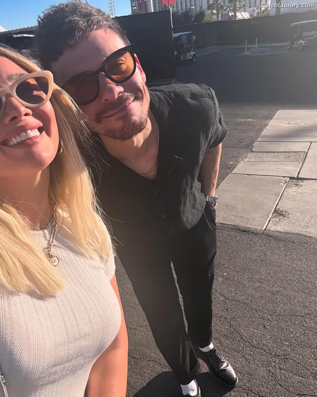 Hilary Duff photo 21 of 1414