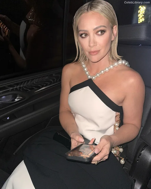 Hilary Duff photo 23 of 1414