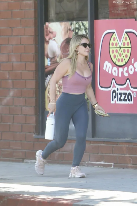 Hilary Duff photo 12 of 1414