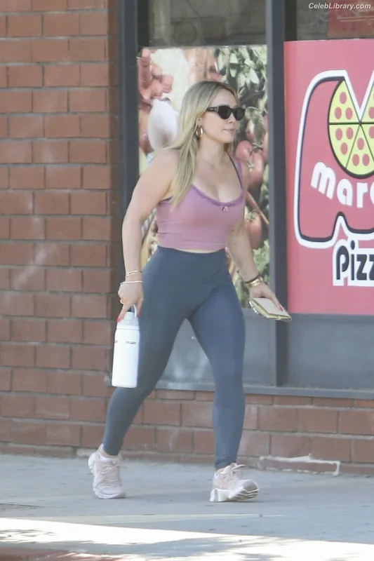 Hilary Duff photo 14 of 1414