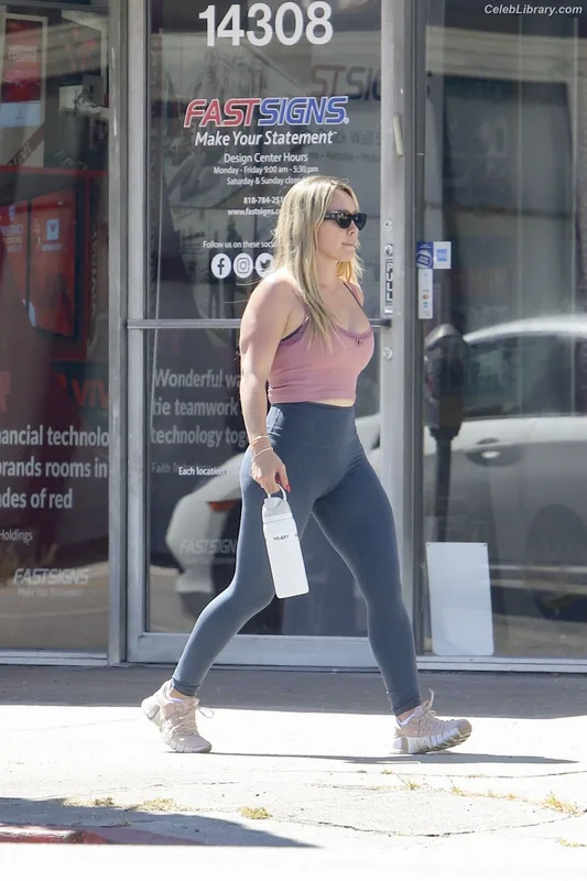 Hilary Duff photo 20 of 1414