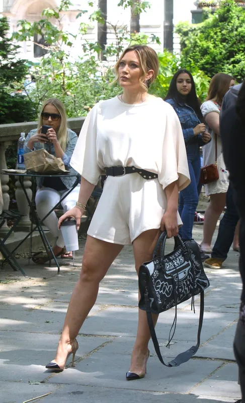 Hilary Duff photo 3 of 1414