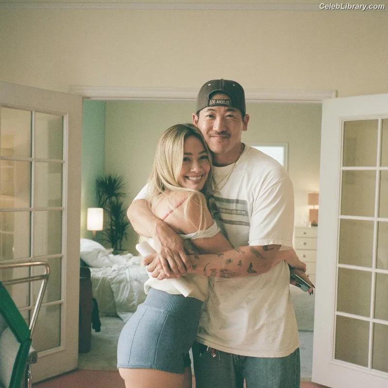 Hilary Duff photo 6 of 1414
