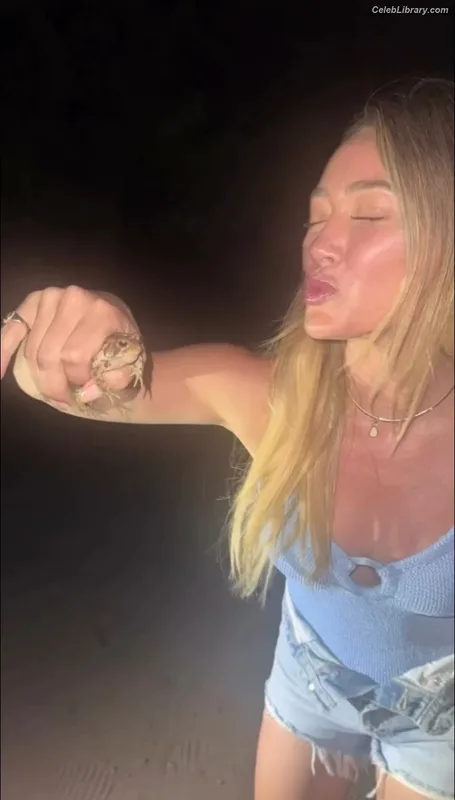Hilary Duff photo 14 of 1414
