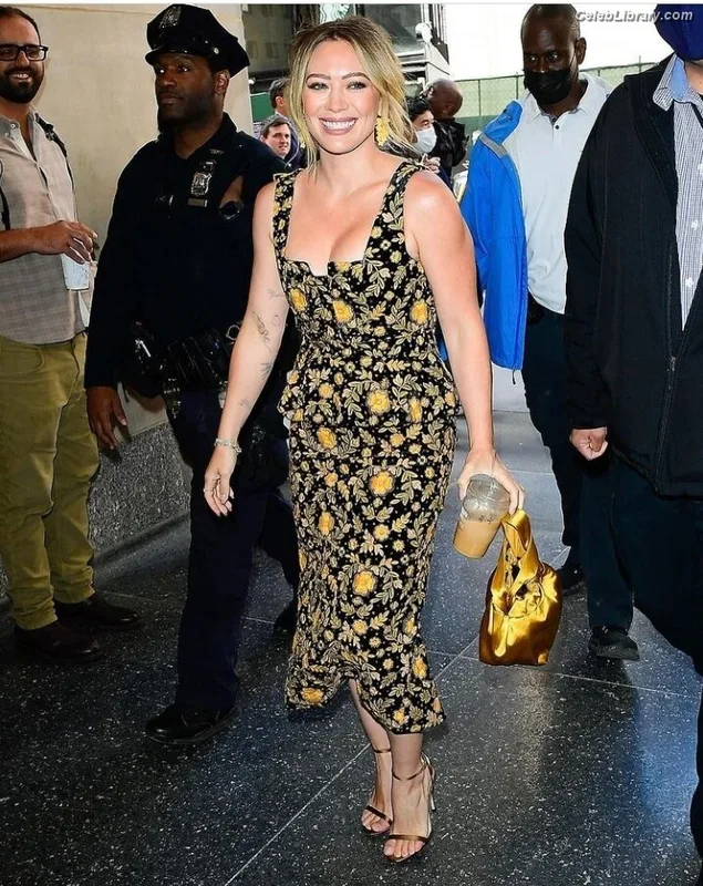 Hilary Duff photo 5 of 1414