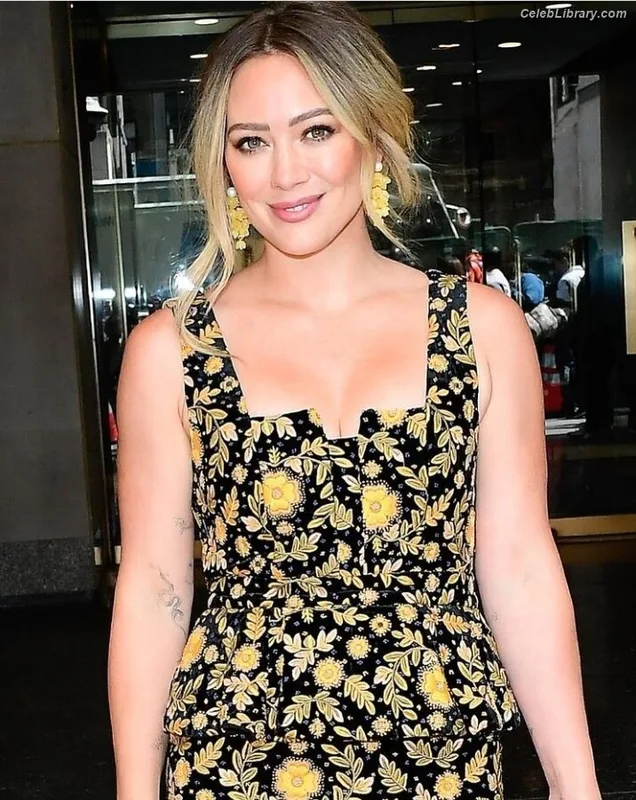 Hilary Duff photo 7 of 1414